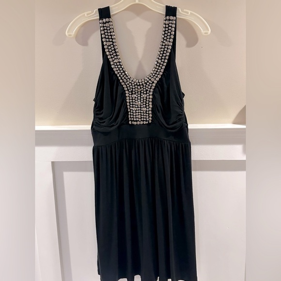 Elegant Black Sleeveless Dress - Picture 1 of 3